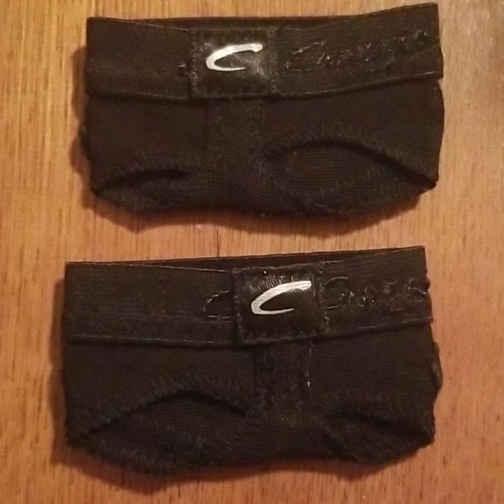 New Capezio Black Footundeez Yoga Dance Half Soles